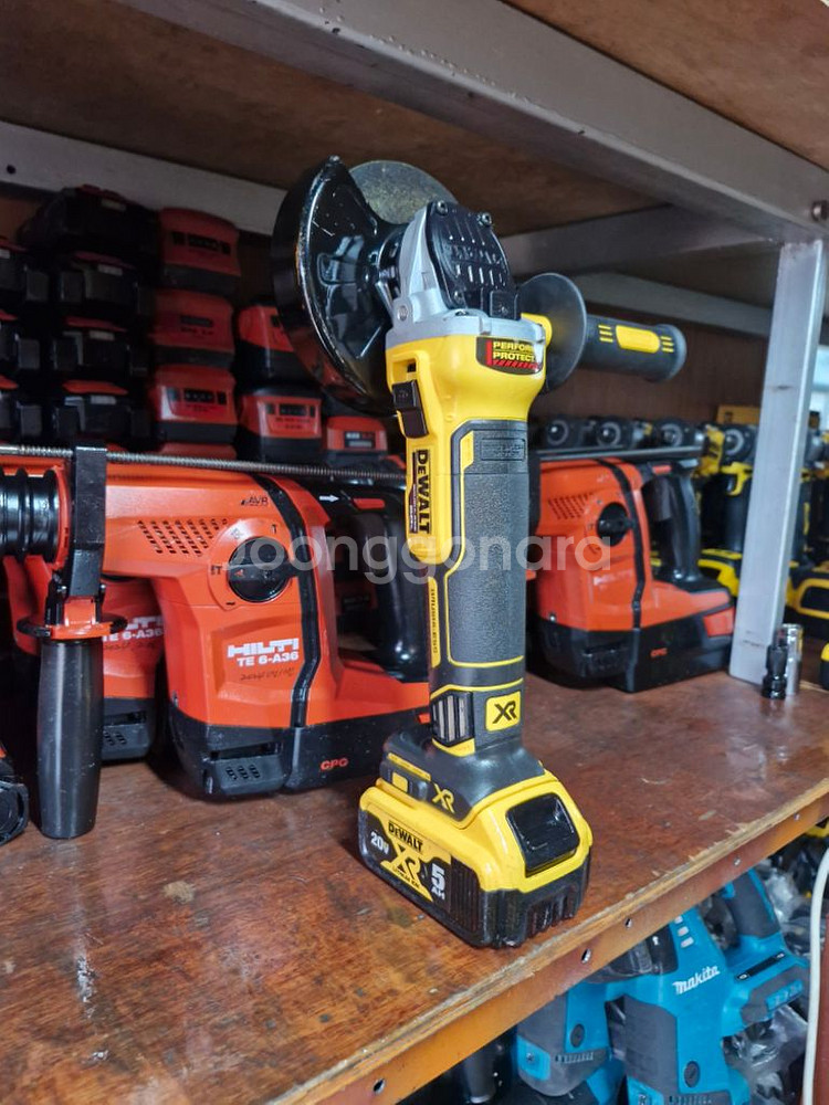 디월트충전그라인더DCG405배터리포함.최상급--5