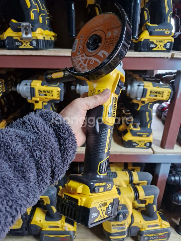 디월트충전그라인더DCG405배터리포함.최상급--9