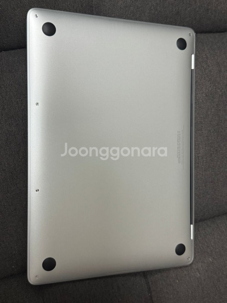 M2 맥북 프로 24/512 전투형 판매합니다--6