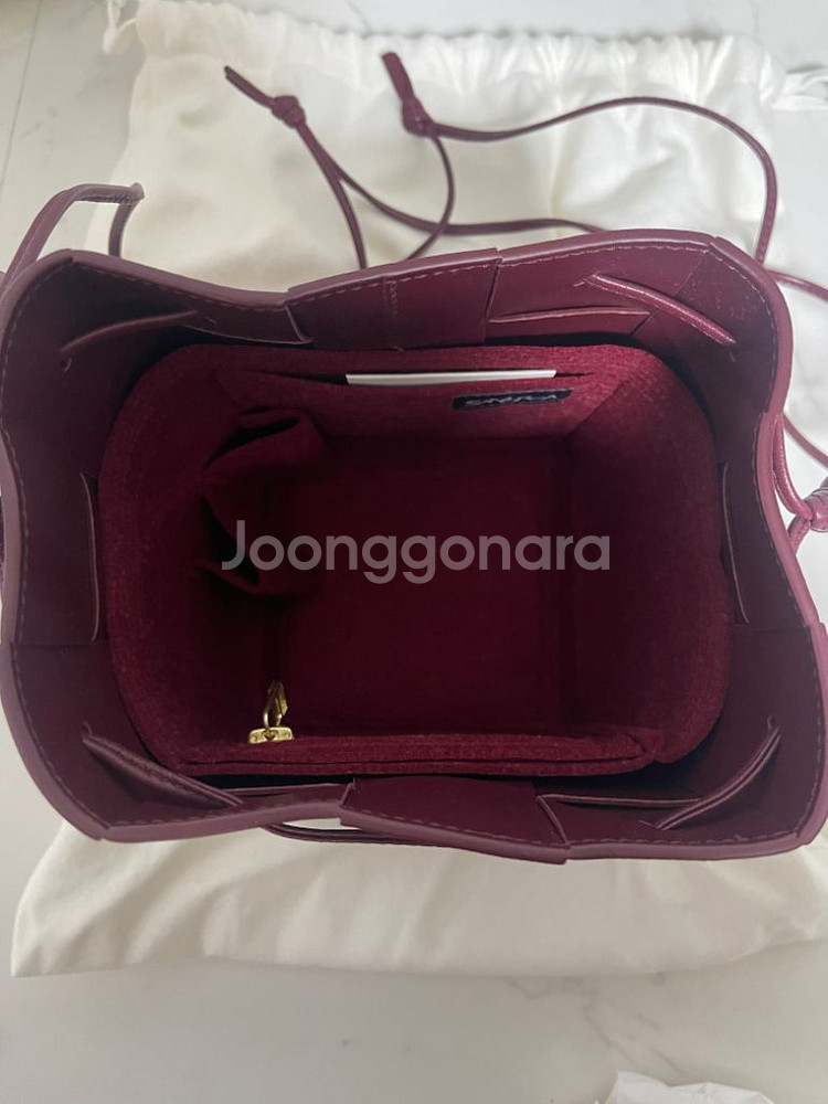 보테가베네타 카세트 버킷백 스몰(새상품)--2