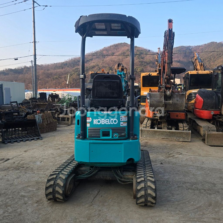 코벨코 SK17 집게장착 2021년식 중고미니굴삭기--2