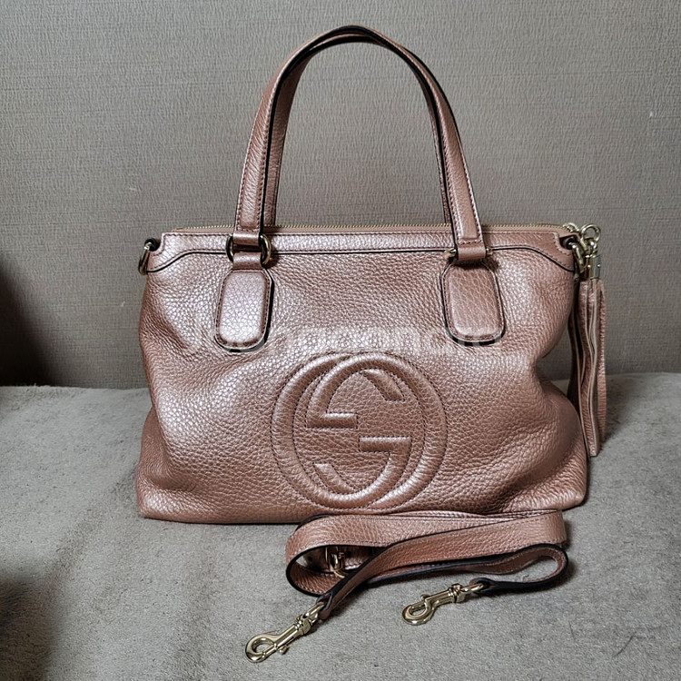 구찌 소호 가죽백--1