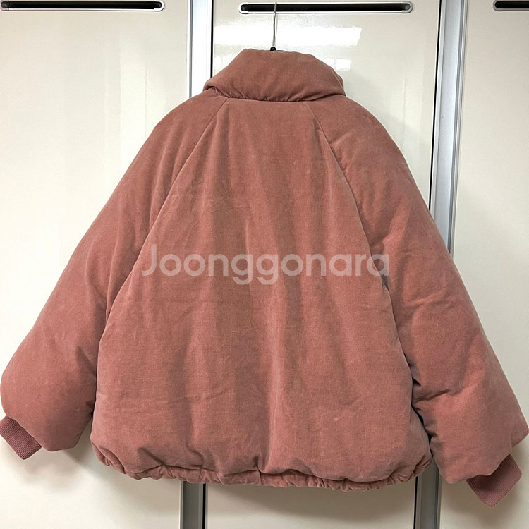 써스데이아일랜드 공효진 벨벳 숏패딩 오리털 다운 점퍼--2