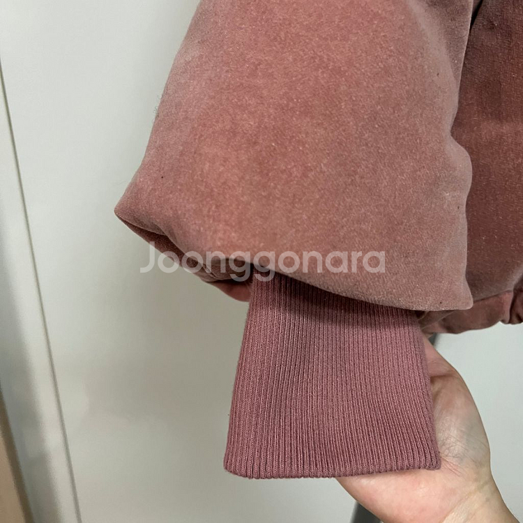 써스데이아일랜드 공효진 벨벳 숏패딩 오리털 다운 점퍼--4