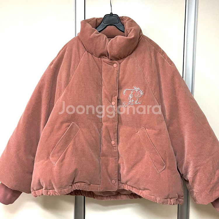 써스데이아일랜드 공효진 벨벳 숏패딩 오리털 다운 점퍼--1