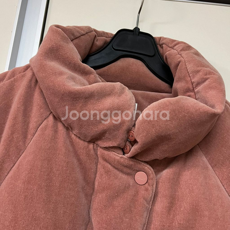 써스데이아일랜드 공효진 벨벳 숏패딩 오리털 다운 점퍼--8