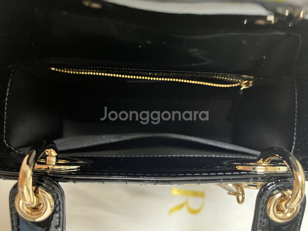 디올 레이디백 스몰 블랙 페이턴트--6