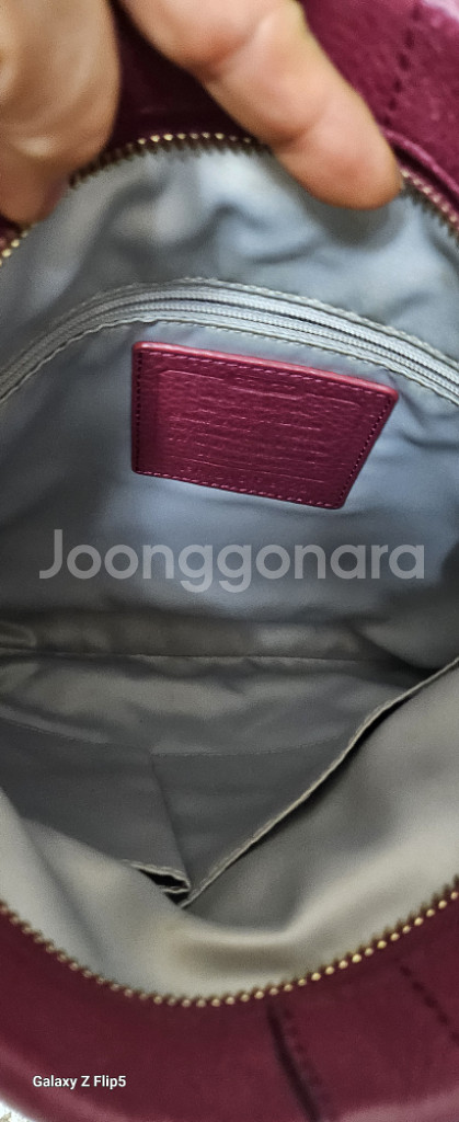 코치가죽크로스가방입니다--8
