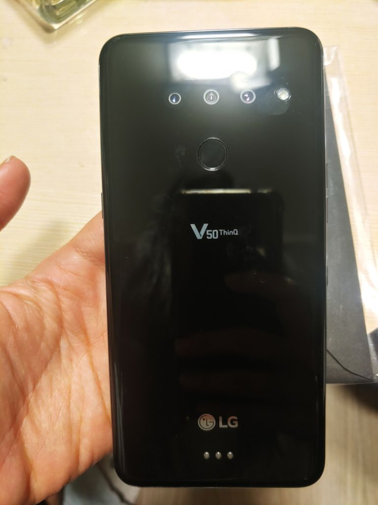 LG V50 스마트폰 이미지