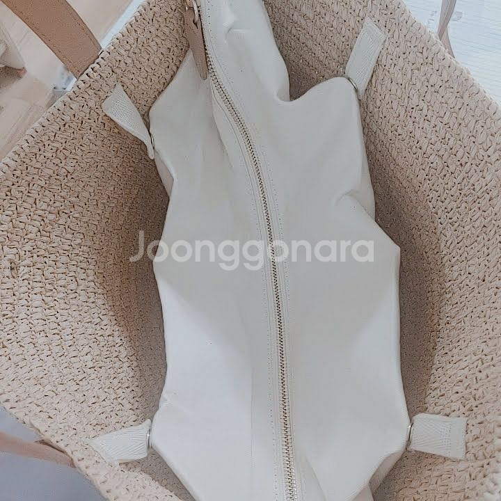 <정품> 헬렌카민스키 우븐 라피아 도트백 라지--1