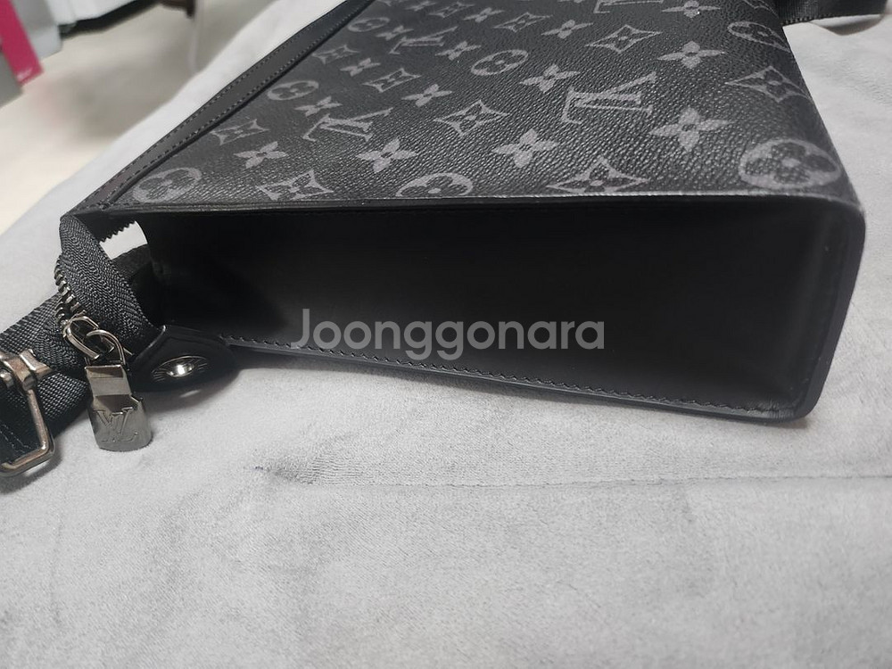 루이비통 포쉐트 보야주 mm 클러치--1