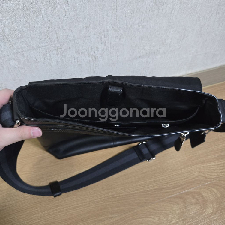 코치 남자 메신저백--6