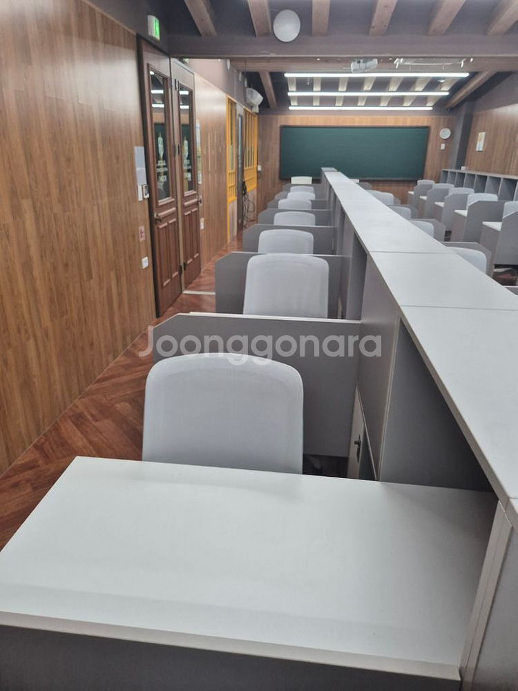 스터디카페 책상--1