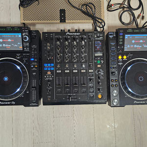 CDJ2000nxs2 x2 & DJM900nexus