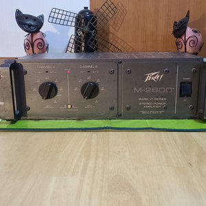 PEAVEY M-2600 POWER AMP