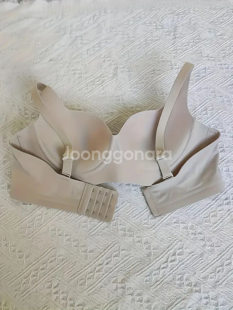 모모엠 여성용 무봉제 나일론 푸시업 브라색상--4