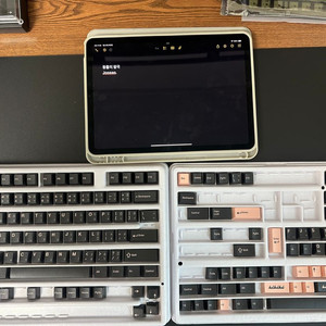 Gmk olivia dark base + novelty