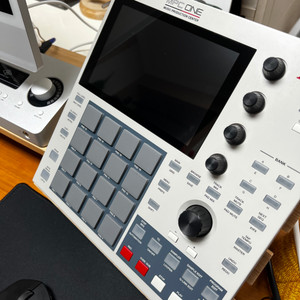 Akai MPC One 레트로 에디션