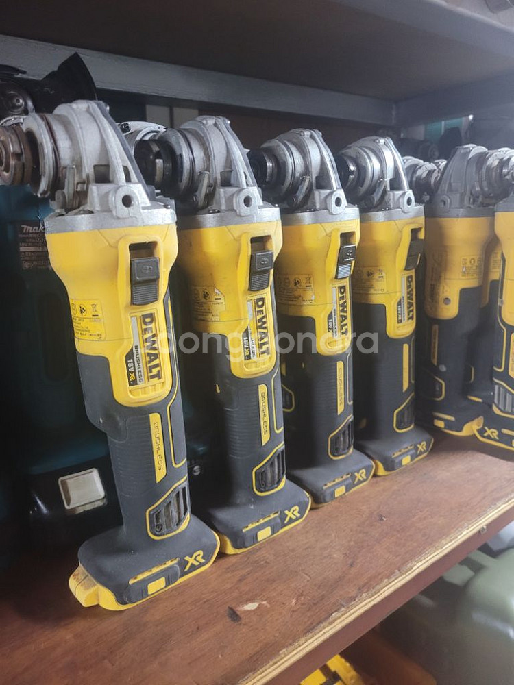 디월트충전그라인더 DCG405N 5인치 본체만 상태최상--8