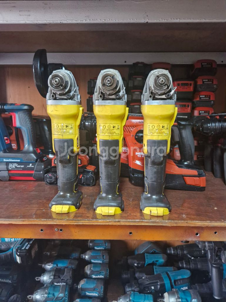 디월트충전그라인더 DCG405N 5인치 본체만 상태최상--6