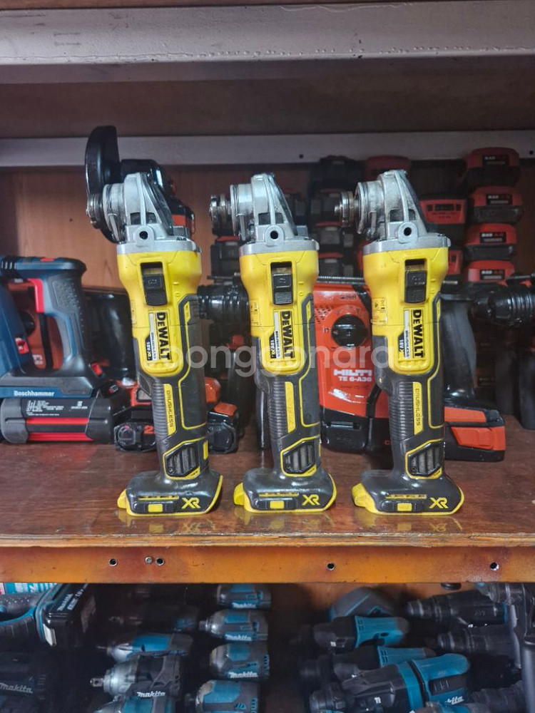 디월트충전그라인더 DCG405N 5인치 본체만 상태최상--5