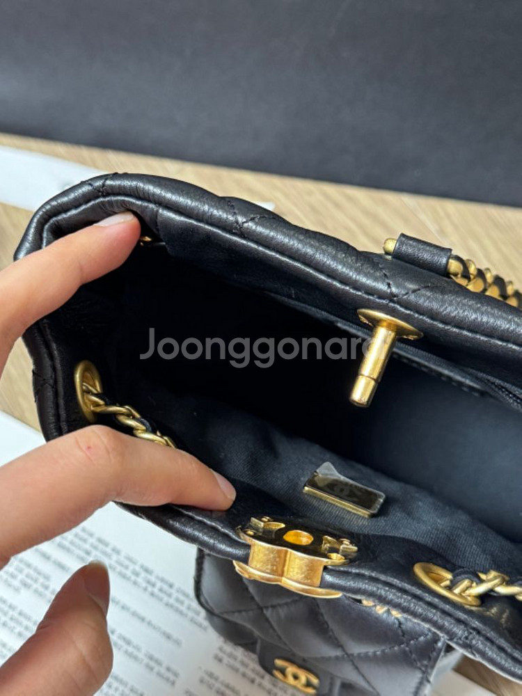 샤넬 드로우스트링 백팩 블랙--4