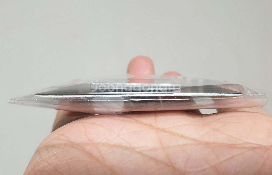 쓰리제로 뺏지 + 건담 스티커--2