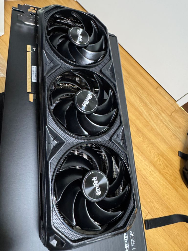 이엠텍 RTX4080 super blackstorm--2
