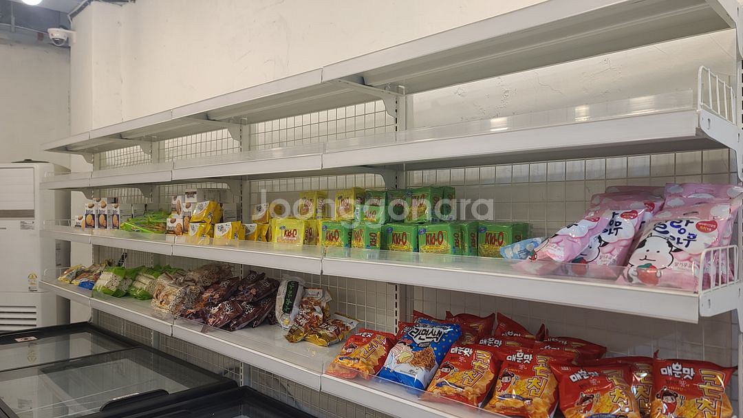 무인아이스크림점 과자 진열대--0