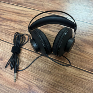 AKG K52 헤드폰