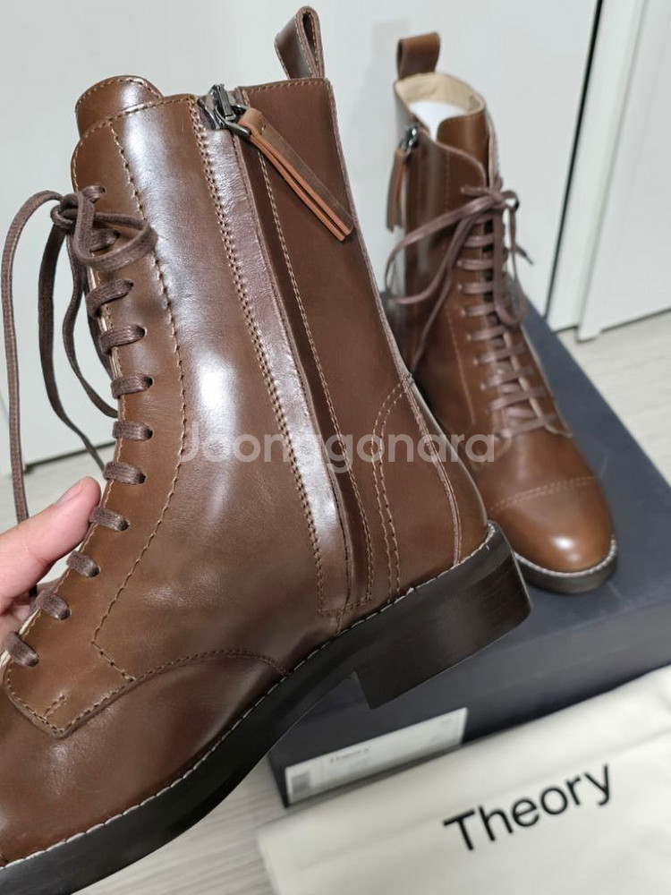 띠어리 레이스 부츠 35 사이즈 새상품--1