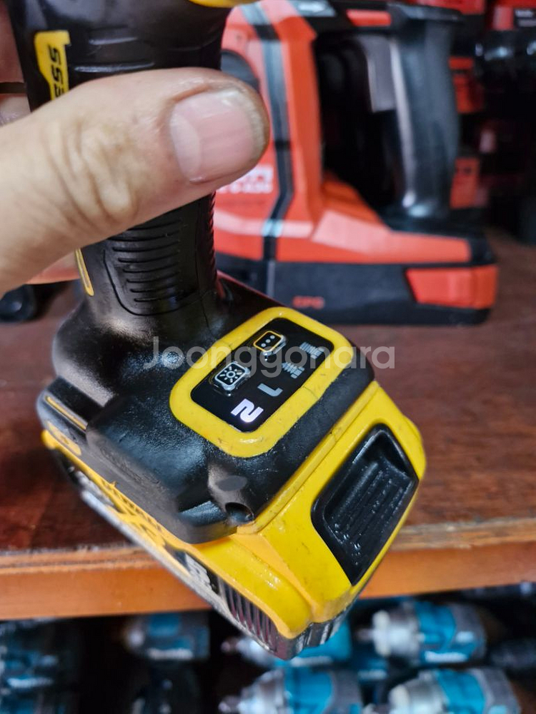 디월트충전임팩렌치DCF922 미드토크 속도조절 A-31--2