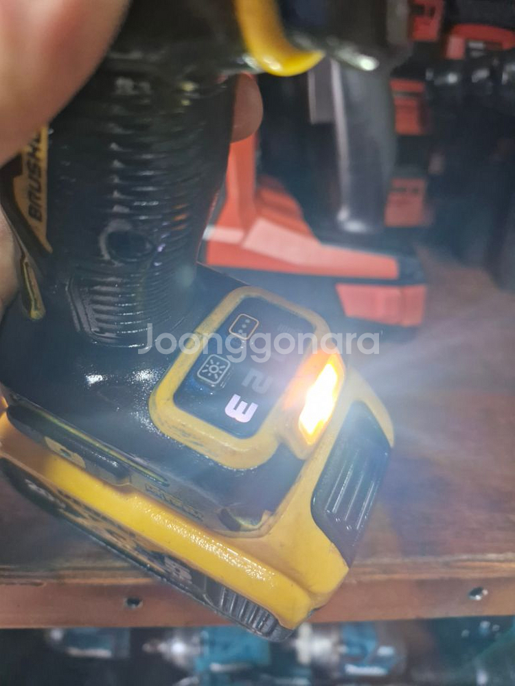 디월트충전임팩렌치DCF892 속도조절 미드토크.충전임팩--2