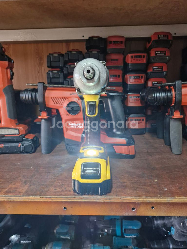 디월트충전임팩렌치DCF892 속도조절 미드토크.충전임팩--1