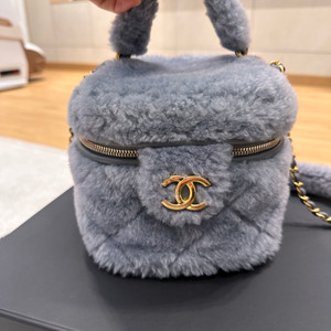 샤넬 공방 램시어링 베니티백 블루그레이