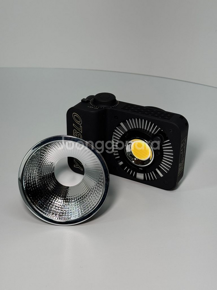 100W RGB 휴대용 촬영조명 팝니다.--1