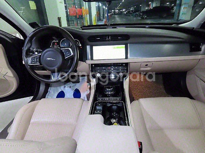 @18년식 XF(2세대) 2.0 25t AWD 프레스--9