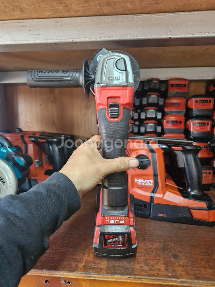 밀워키충전그라인더 M18 FSAG 100X A-41번--4