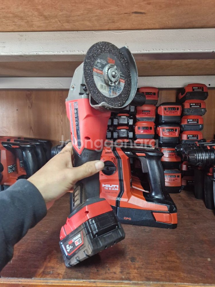 밀워키충전그라인더 M18 FSAG100.4인치 최상급.--2