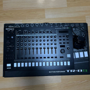 Roland TR-8s 드럼머신