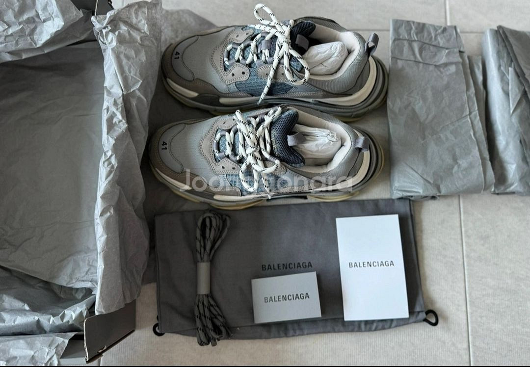 발렌시아가 트리플S--4