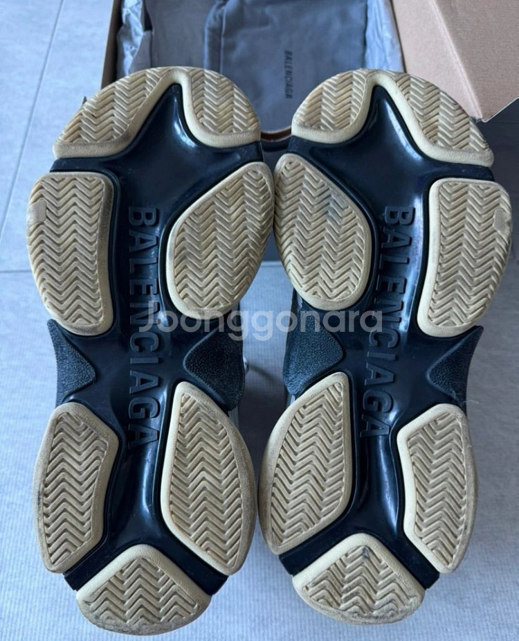 발렌시아가 트리플S--3