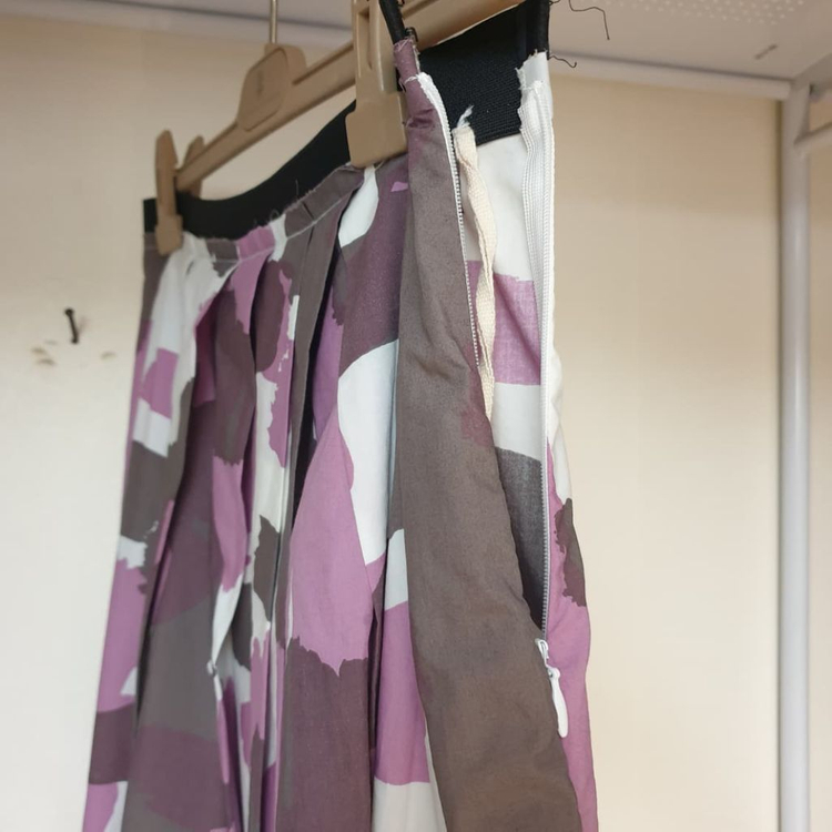 명품 MARNI 마르니 추상패턴 코튼 턱 밴딩 스커트--5