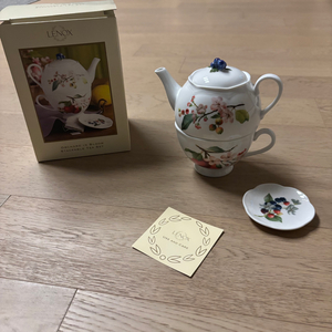 Lenox Orchard in Bloom tea set