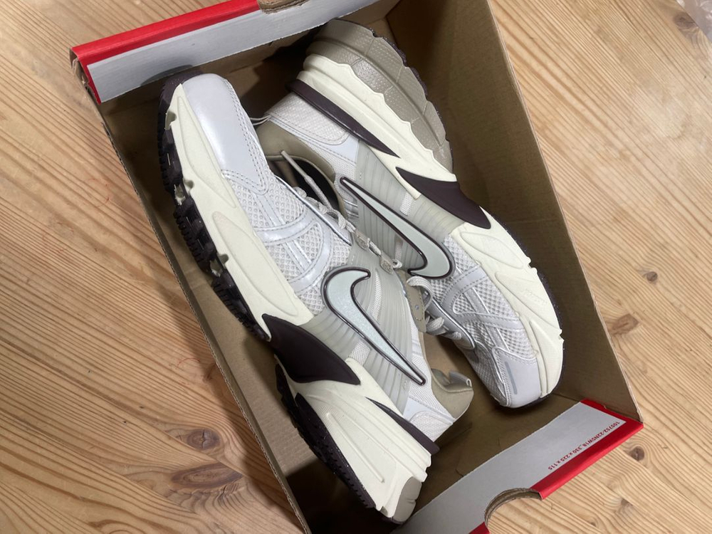 나이키 v2k 275 판매 (남성 270사이즈)--6