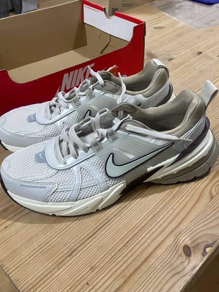 나이키 v2k 275 판매 (남성 270사이즈)--3