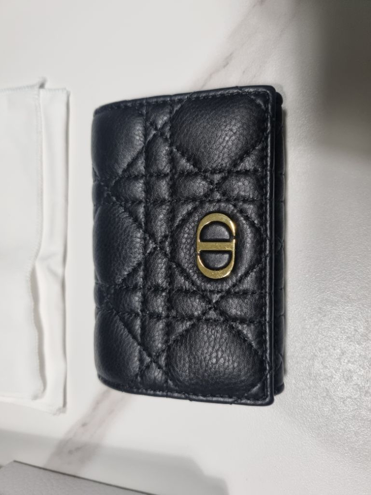 디올 카로글리신까나쥬 여성카드지갑홀더 반지갑카프스킨 이미지