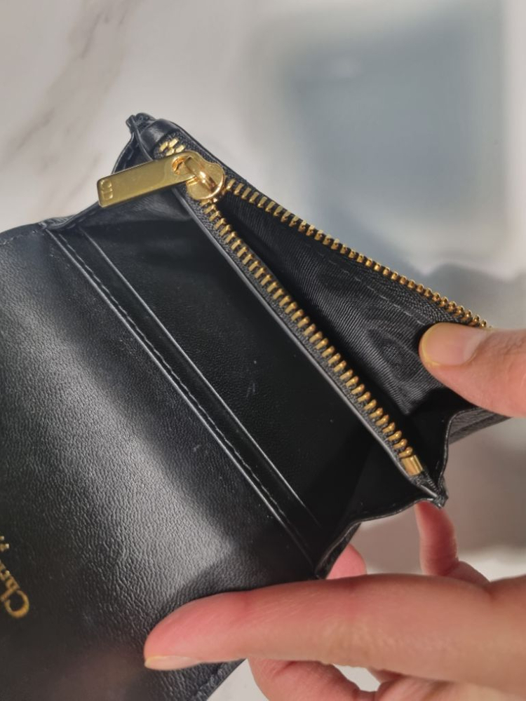 디올 카로글리신까나쥬 여성카드지갑홀더 반지갑카프스킨 이미지