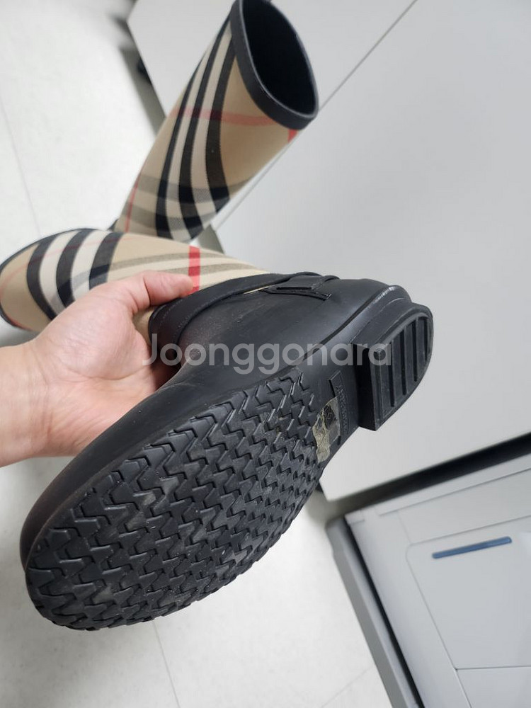 버버리 레인부츠 판매합니다. EU35 220-225--1
