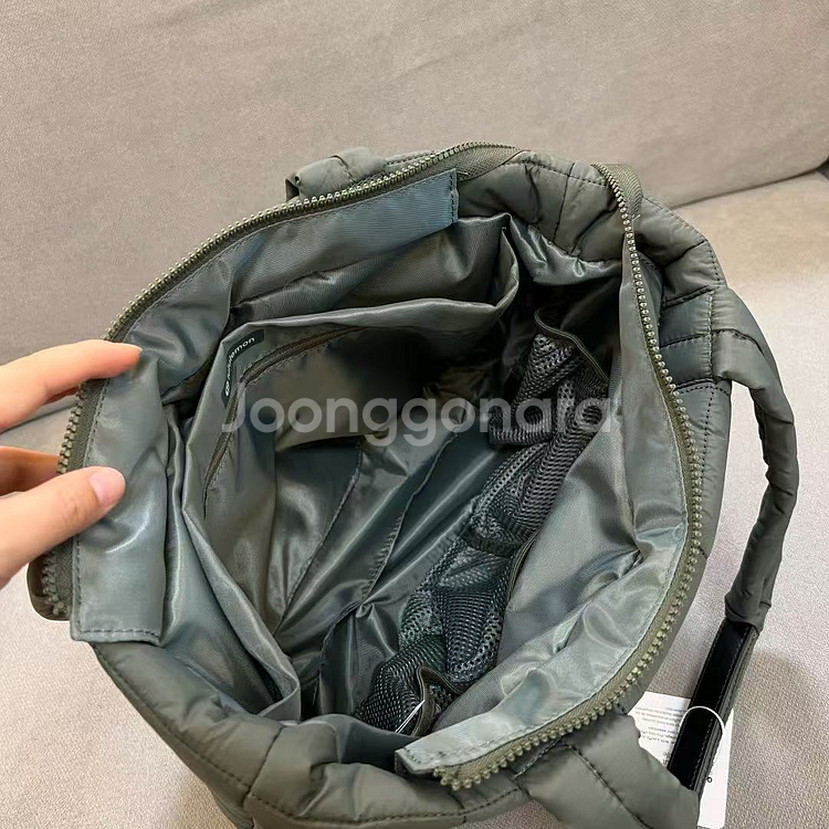 새상품)룰루레몬 퀼티드 그리드 토트백 12L 그린--8